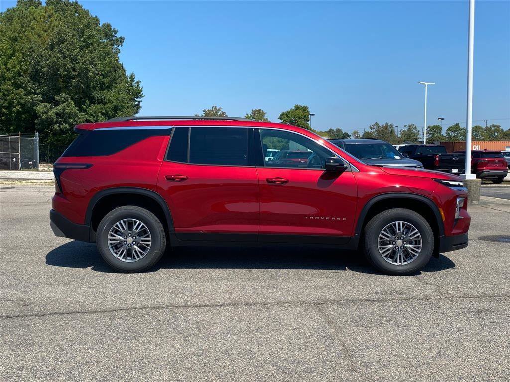 New 2026 Chevrolet Traverse LT w/ Driver Confidence Package image 2
