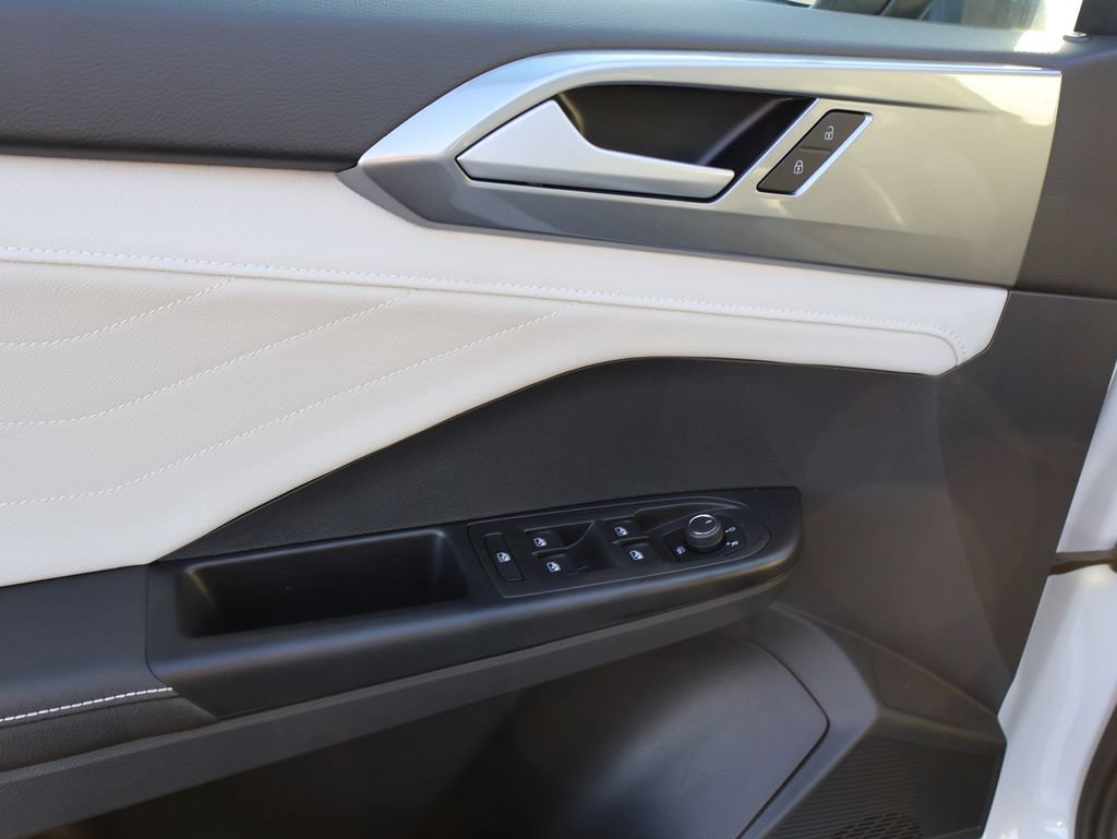 New 2026 Volkswagen Taos SEL AWD/4WD image 43