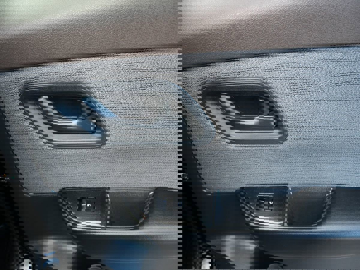 Used 2023 Nissan Rogue S image 28