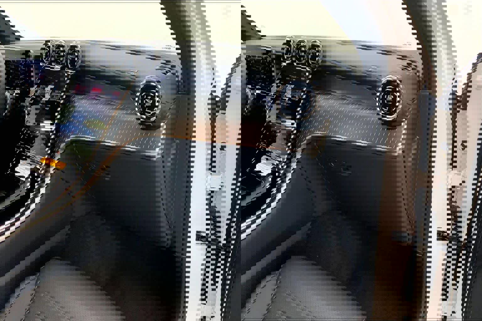 Used 2025 Mercedes-Benz GLC 300 image 28