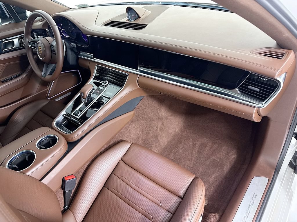 Used 2021 Porsche Panamera RWD image 17