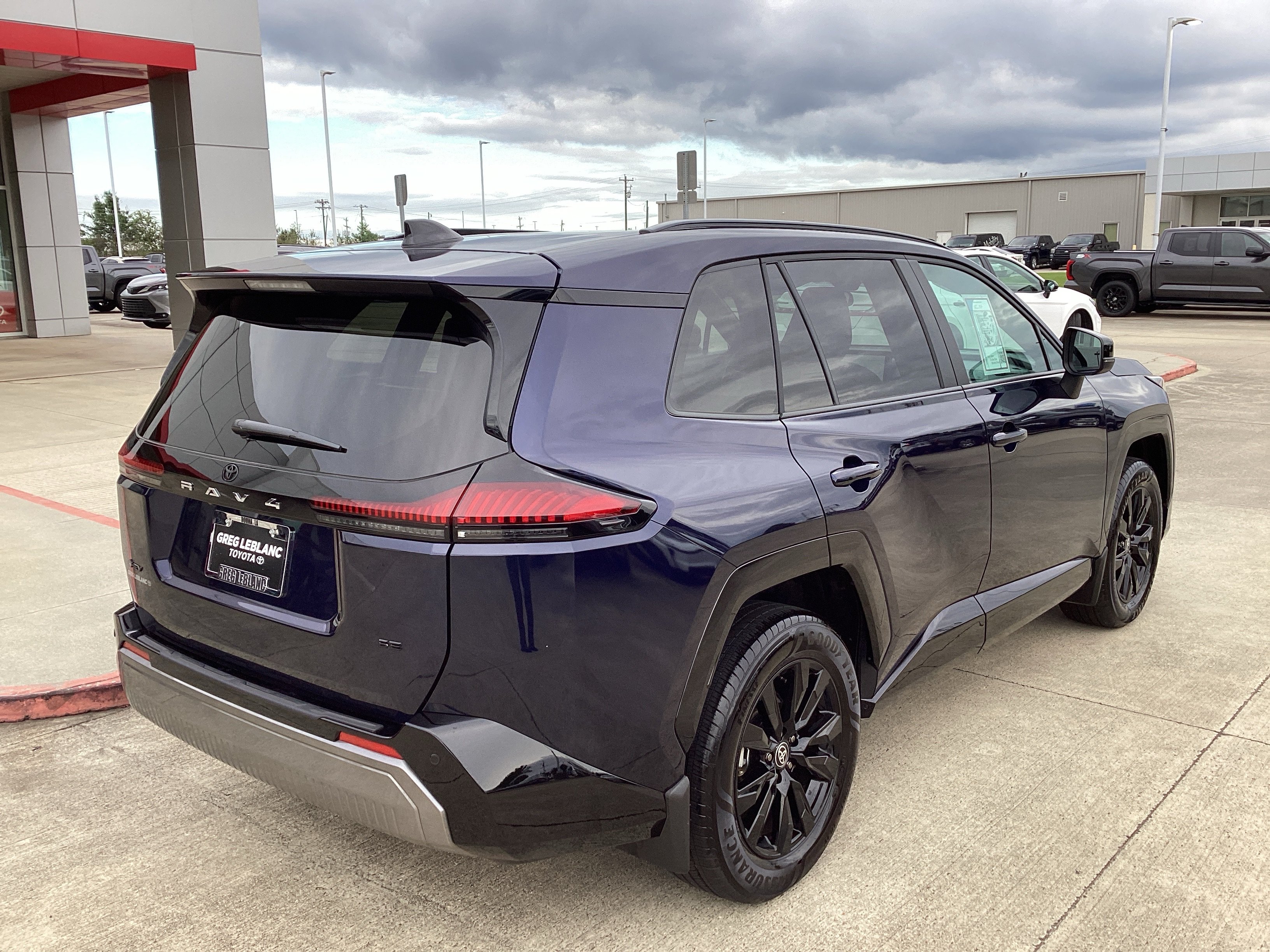 Used 2026 Toyota RAV4 SE FWD image 7