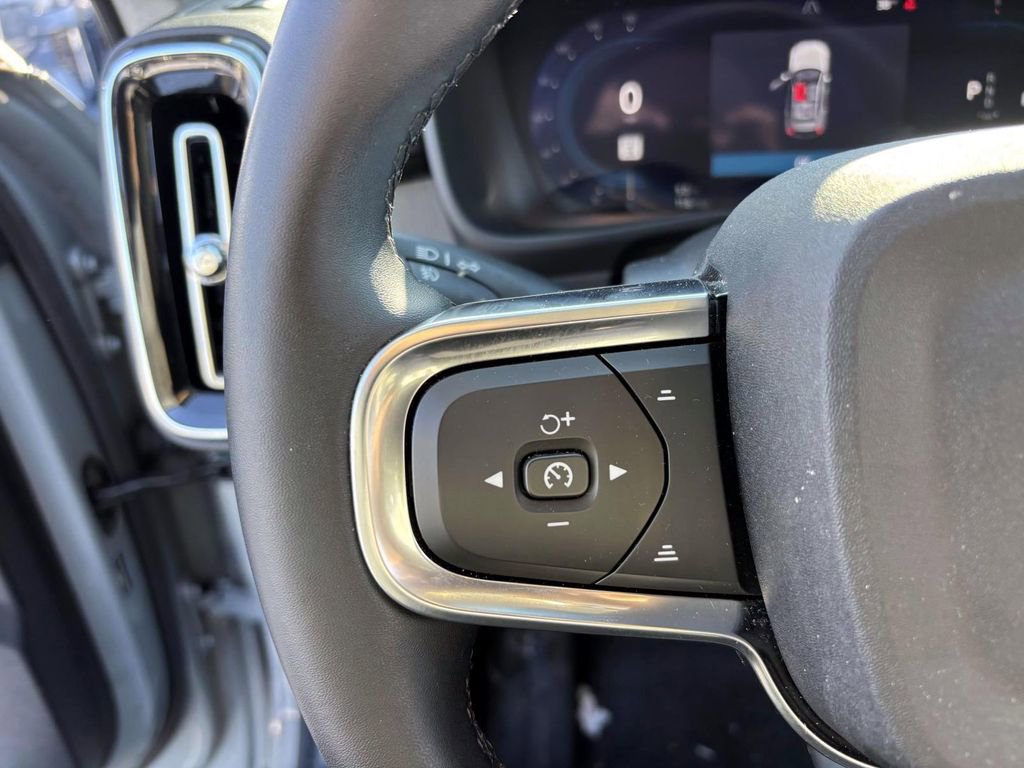 Used 2025 Volvo XC40 B5 Core image 14