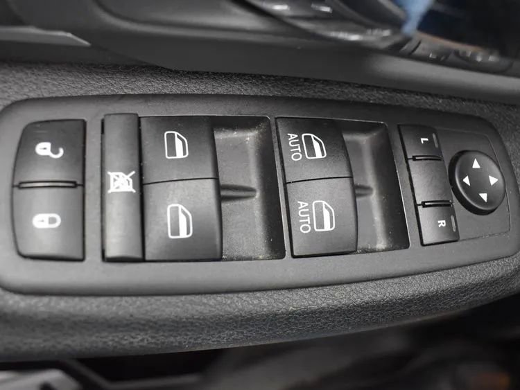 Used 2024 RAM 1500 Classic SLT image 21