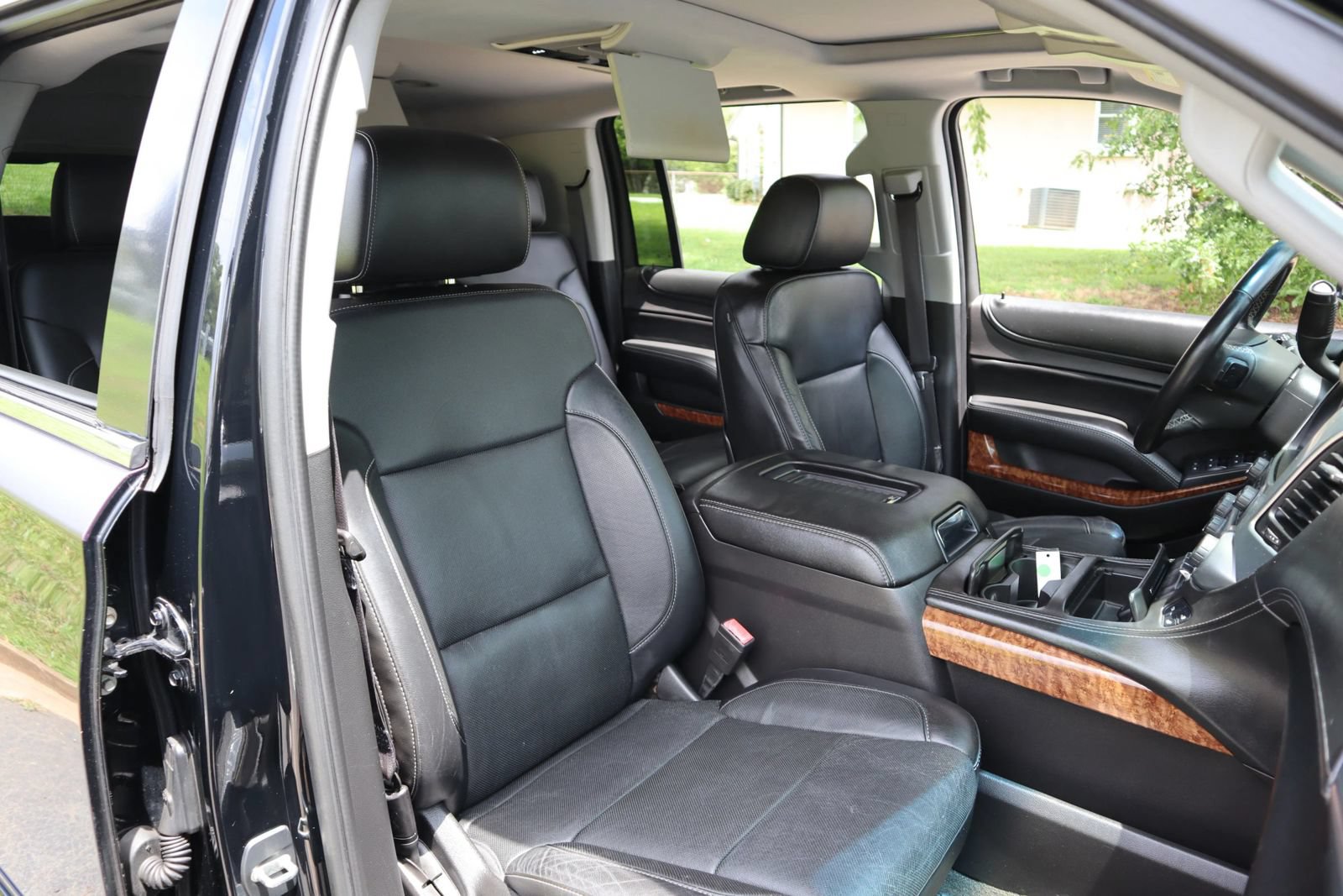 Used 2015 Chevrolet Suburban LTZ RWD image 23