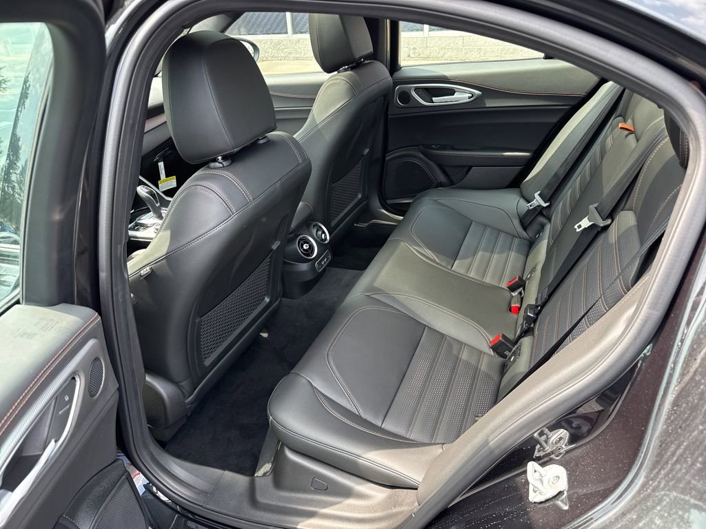 New 2025 Alfa Romeo Giulia AWD w/ Driving Assist Package image 17