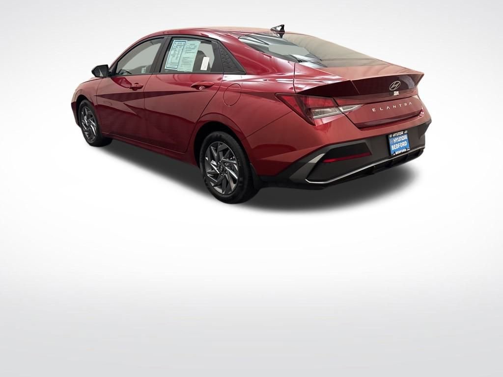 Certified 2024 Hyundai Elantra SEL image 8