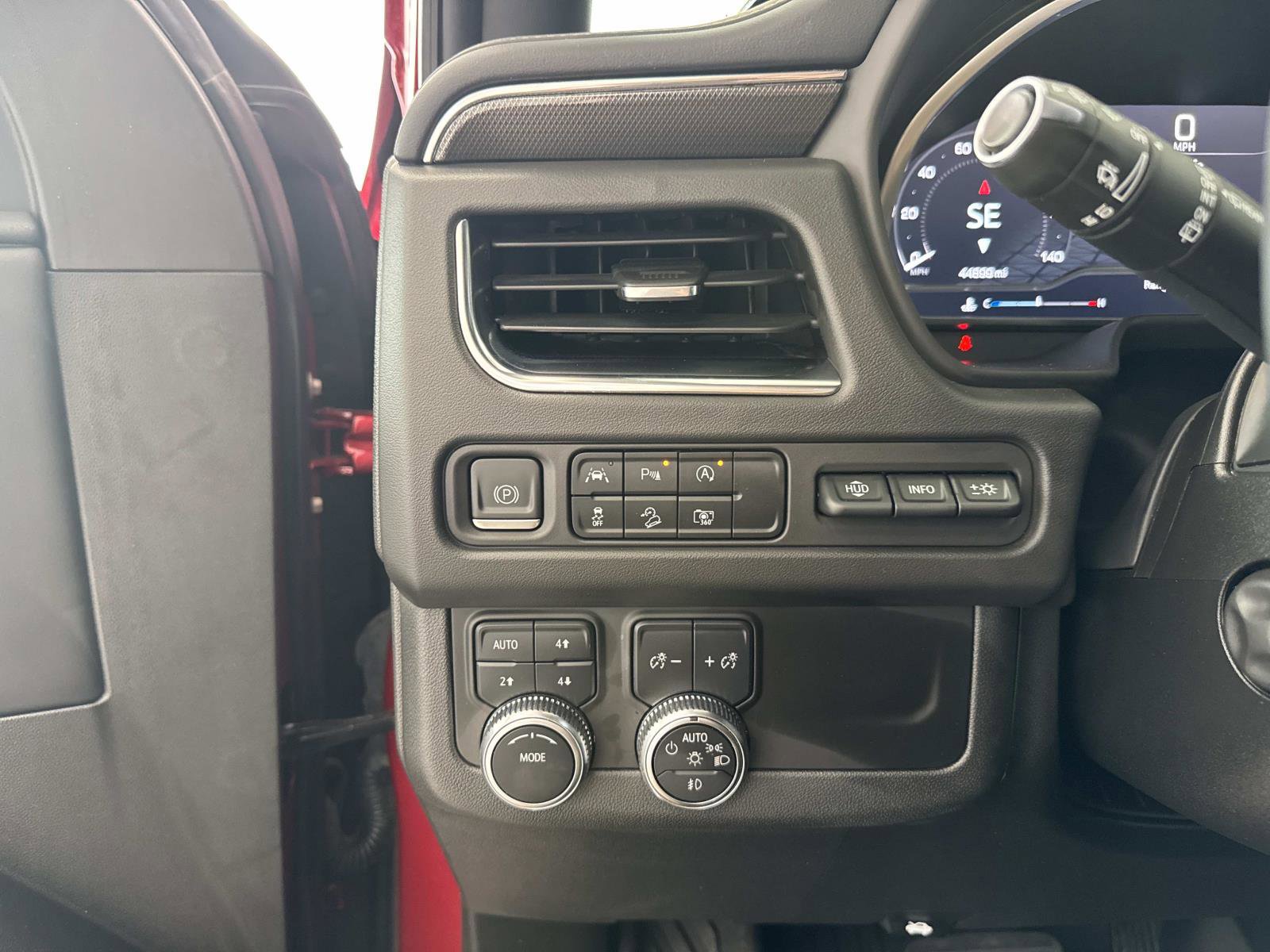 Used 2023 GMC Yukon XL AT4 w/ AT4 Premium Package AWD/4WD image 33
