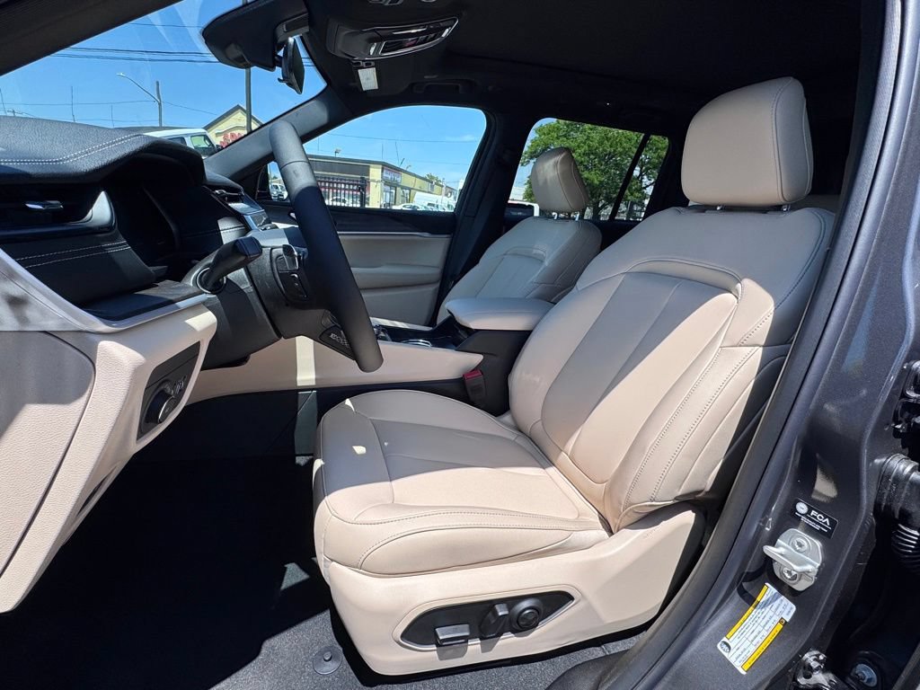 New 2026 Jeep Grand Cherokee Limited w/ Limited Altitude Package AWD/4WD image 13