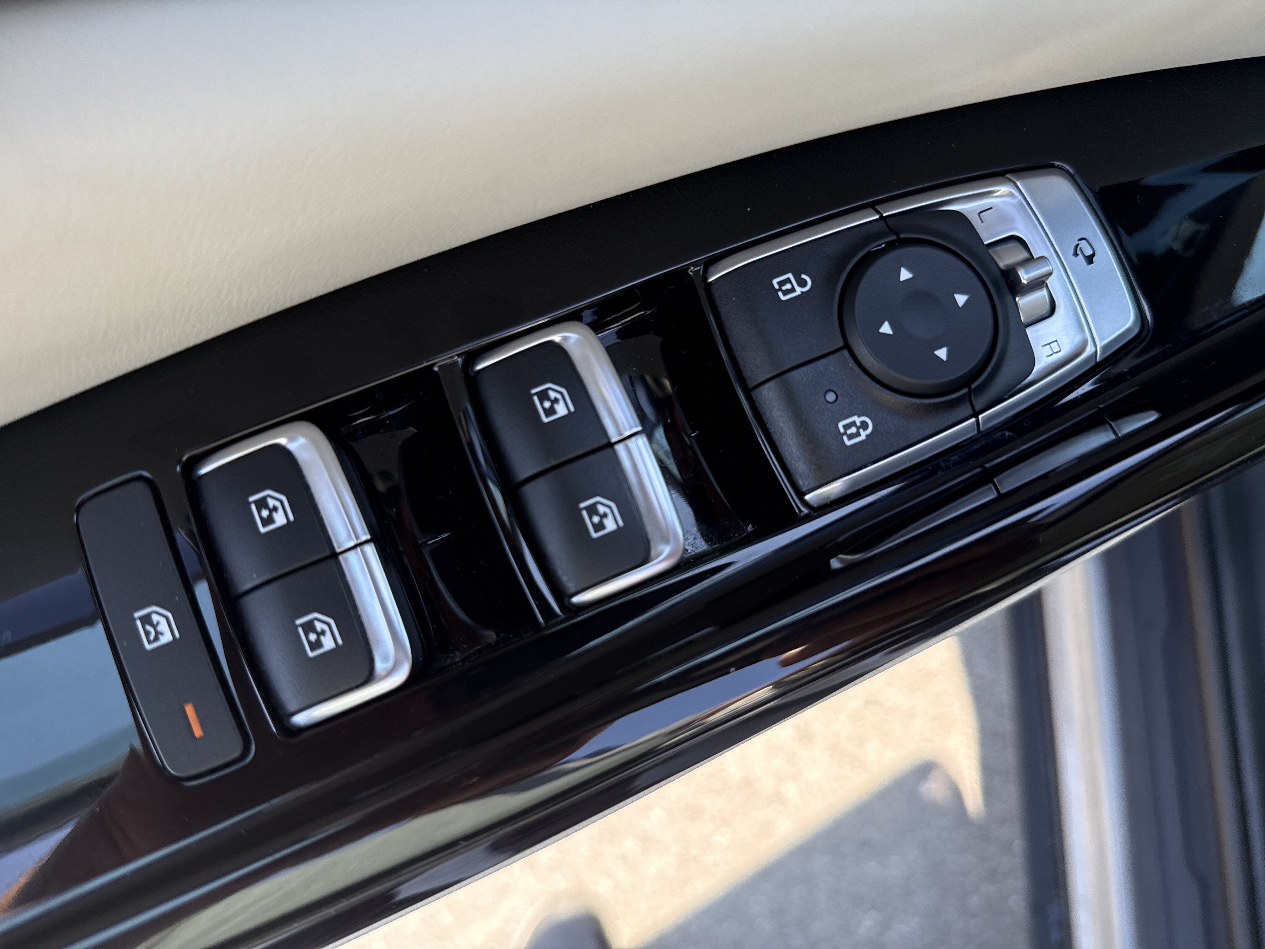 Certified 2024 Kia Carnival SX Prestige FWD image 17