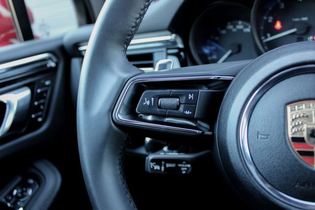 Certified 2025 Porsche Macan image 22