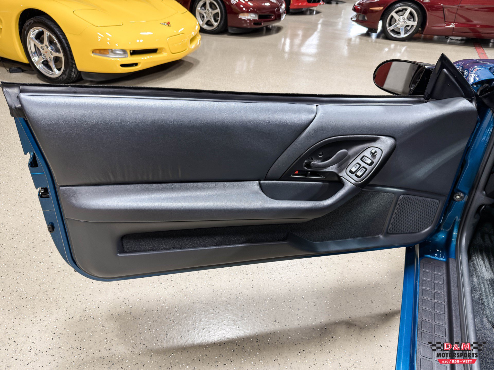 Used 1995 Chevrolet Camaro Z28 RWD image 25