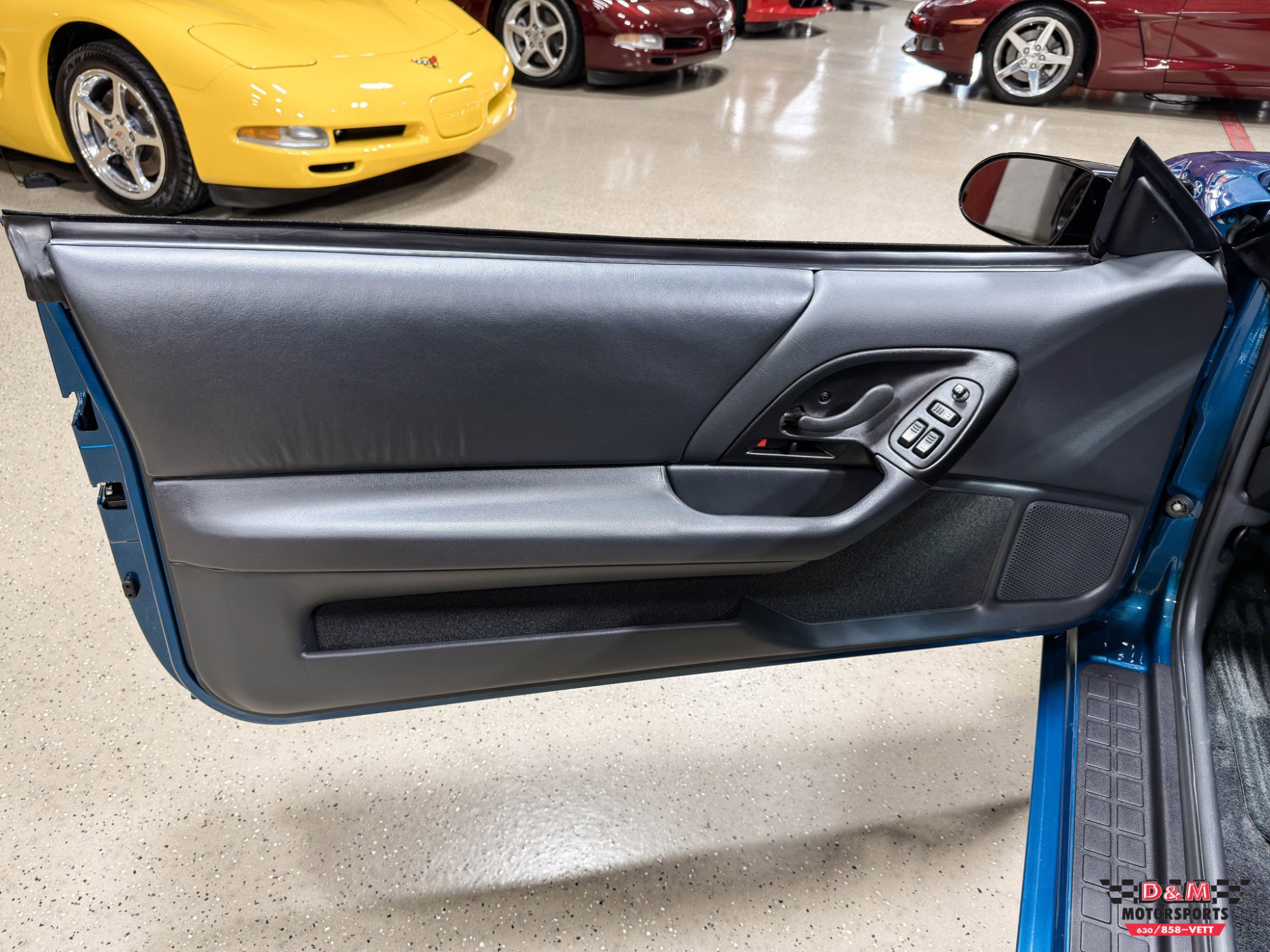 Used 1995 Chevrolet Camaro Z28 RWD image 25