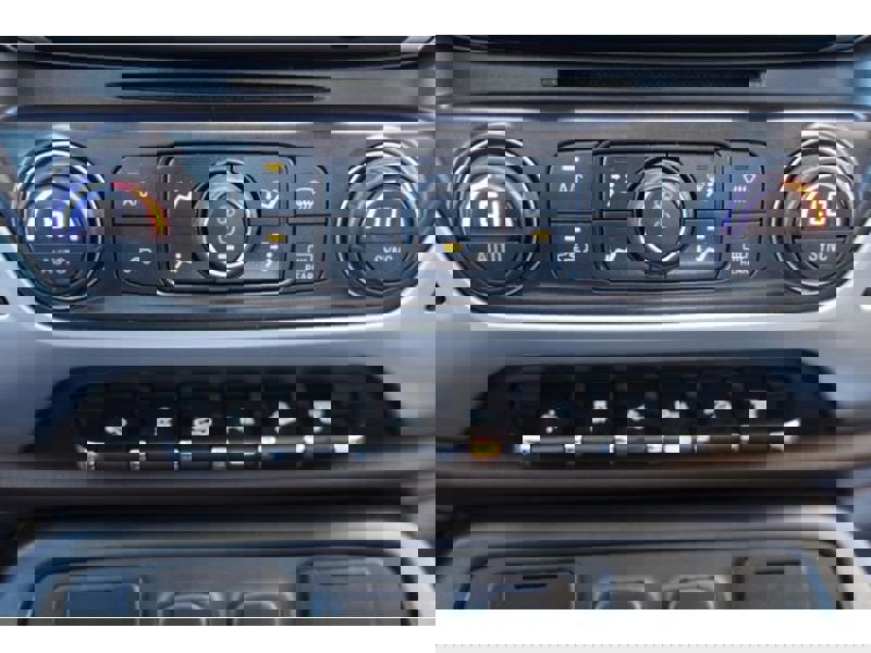 Used 2016 GMC Sierra 2500 SLT w/ Duramax Plus Package image 27