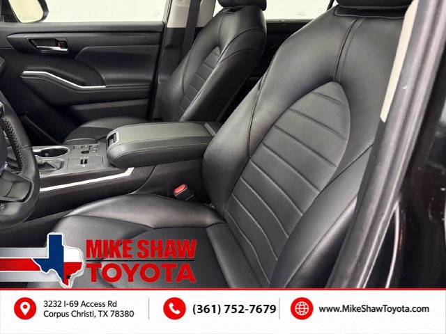 Used 2024 Toyota Highlander XLE FWD image 26