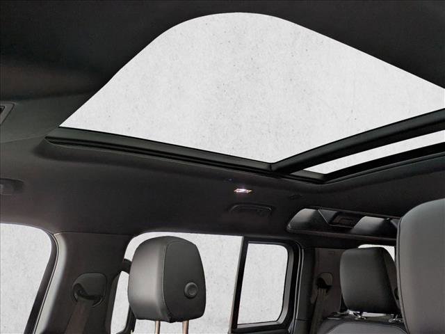 Used 2025 Land Rover Defender 110 S image 16