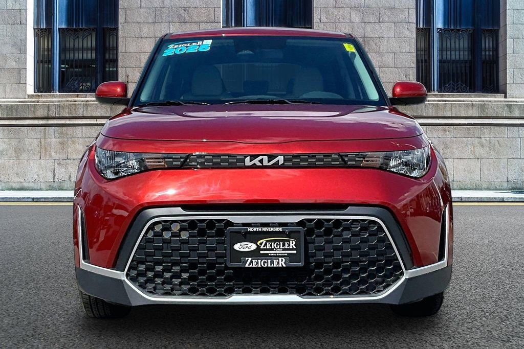 Used 2025 Kia Soul LX image 3