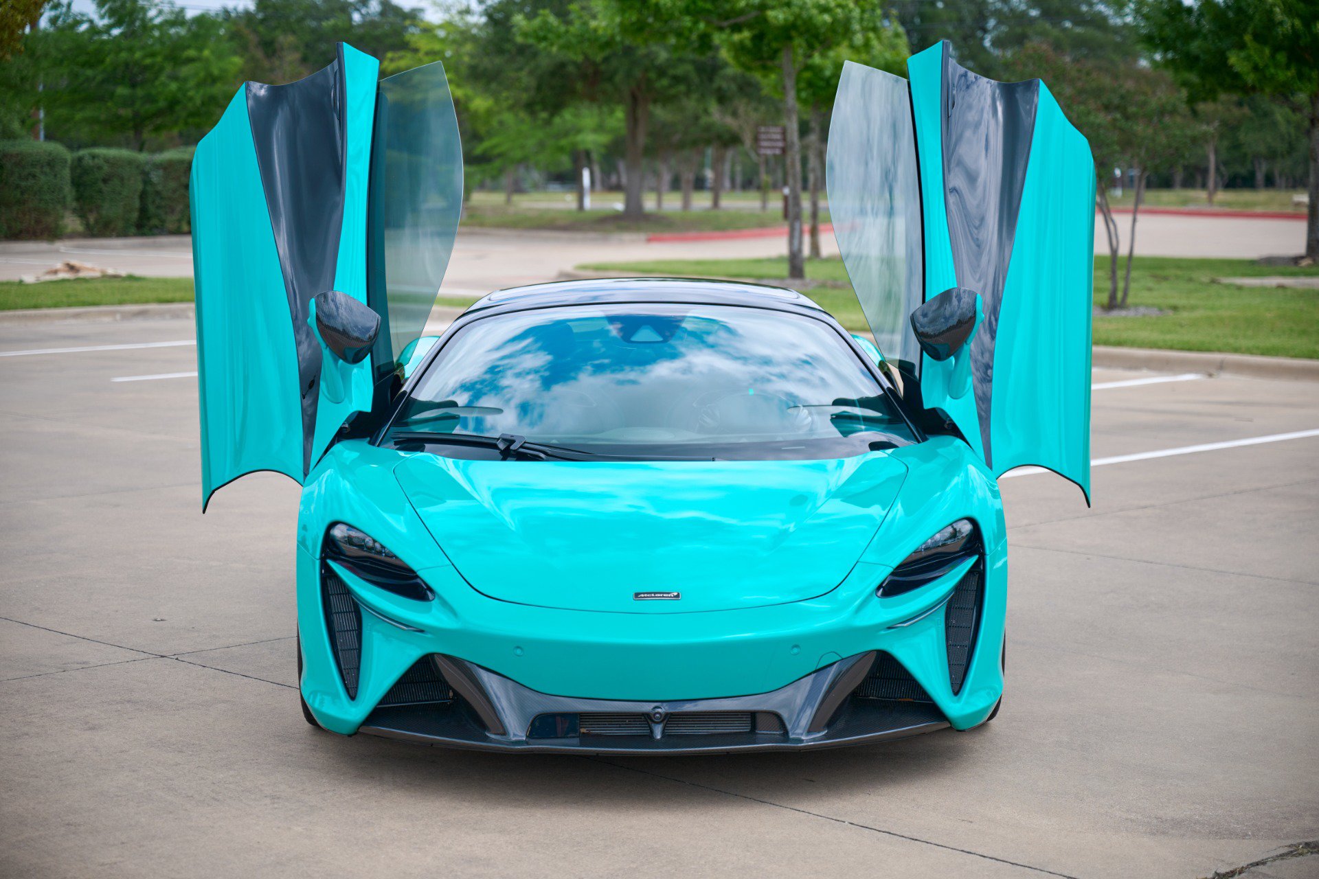 Used 2025 McLaren Artura Spider RWD image 31
