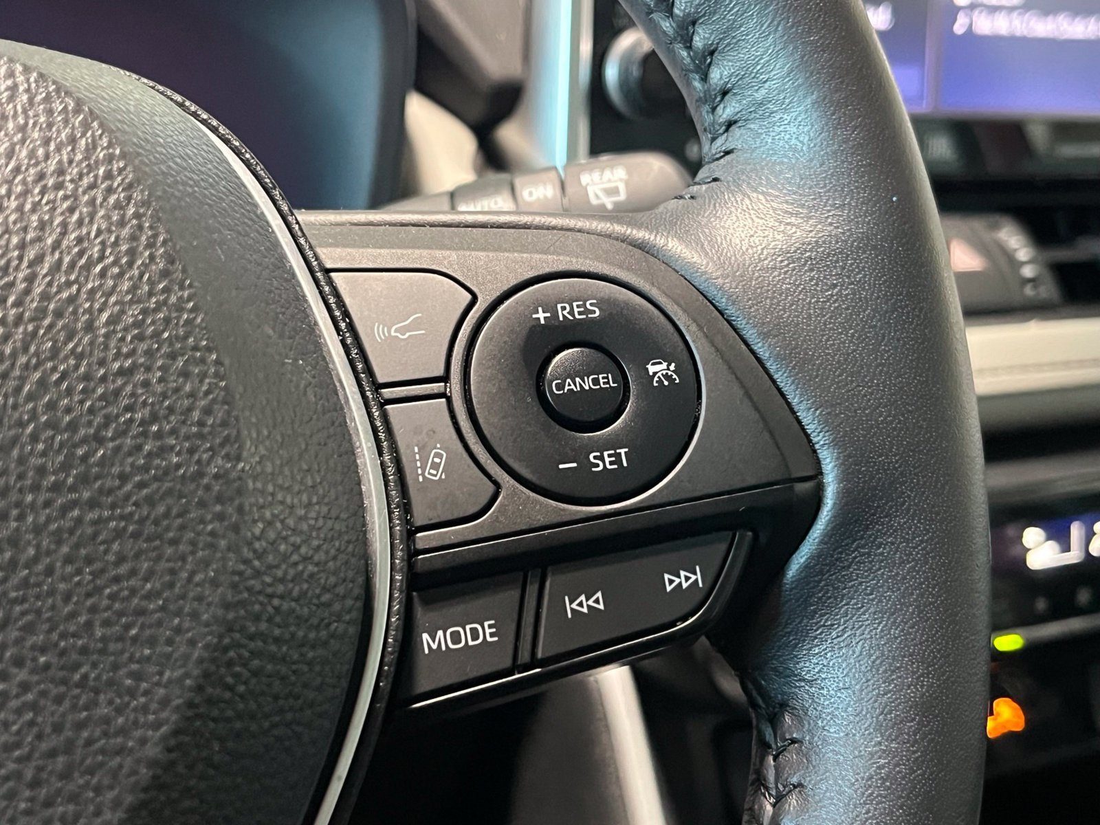 Used 2022 Toyota RAV4 XLE Premium AWD/4WD image 30
