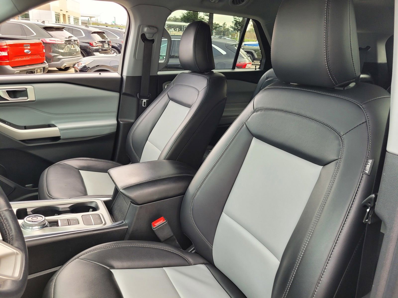 Used 2022 Ford Explorer XLT w/ Equipment Group 202A image 22