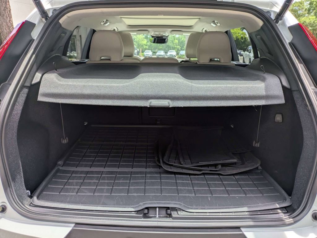 Certified 2026 Volvo XC40 B5 Plus AWD/4WD image 12