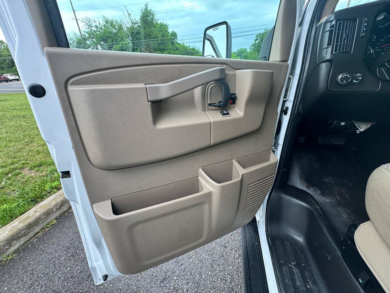 Used 2019 Chevrolet Express 4500 w/ RV Package RWD image 10