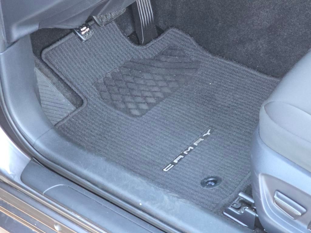 Used 2019 Toyota Camry LE image 31