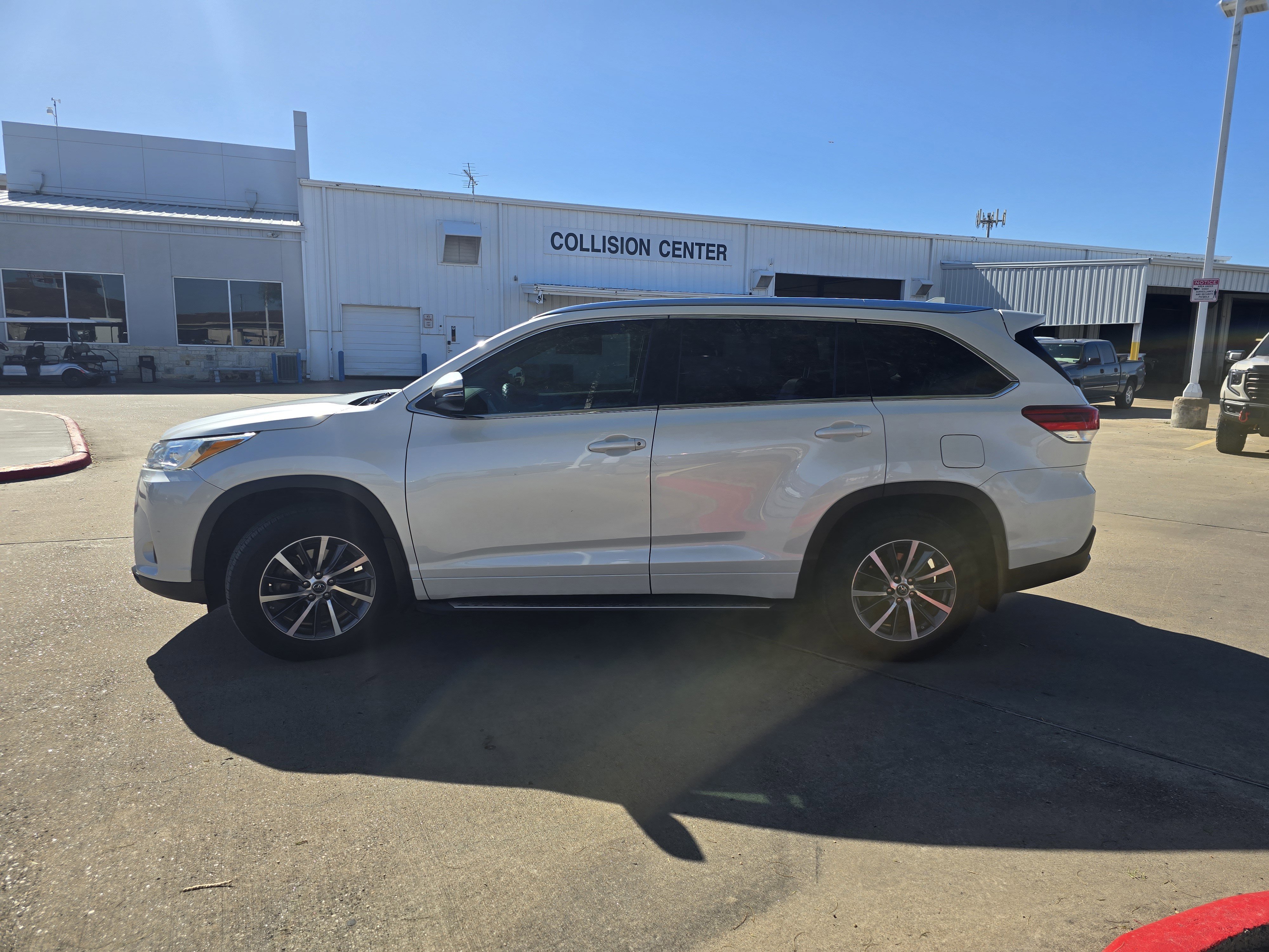 Used 2018 Toyota Highlander XLE image 6