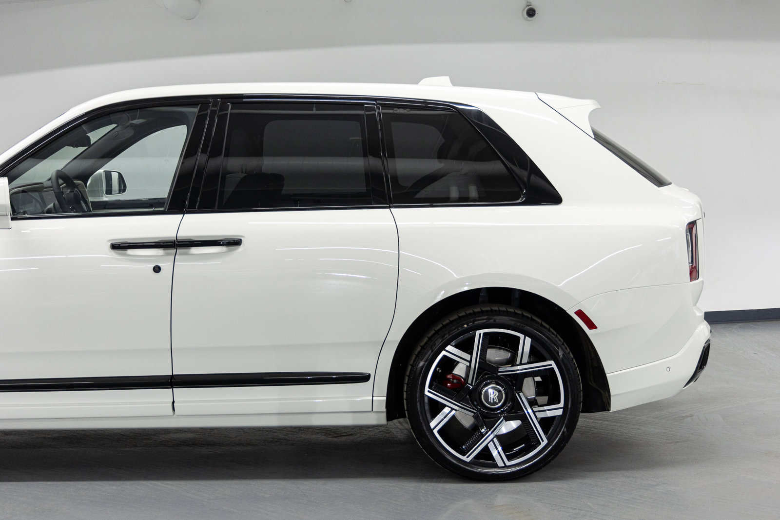 New 2026 Rolls-Royce Cullinan Black Badge image 4