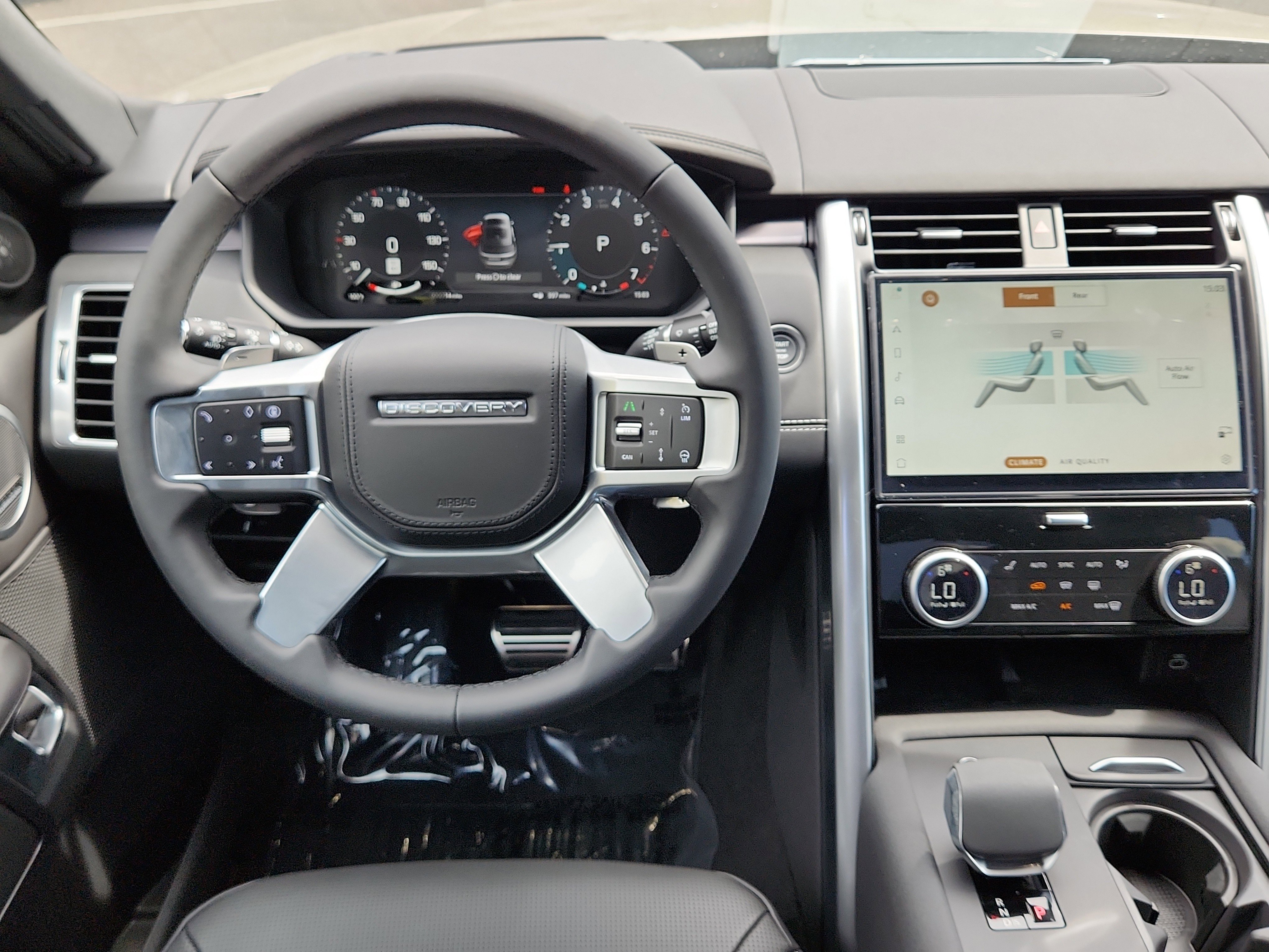 New 2025 Land Rover Discovery Metropolitan Edition image 13