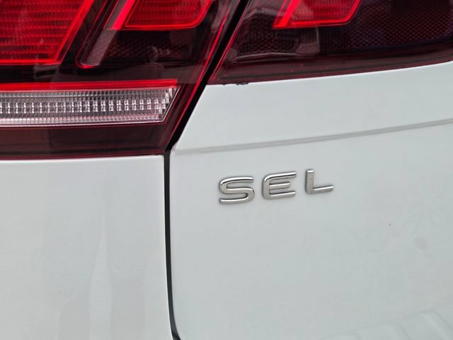 Used 2022 Volkswagen Tiguan SEL R-Line AWD/4WD image 12