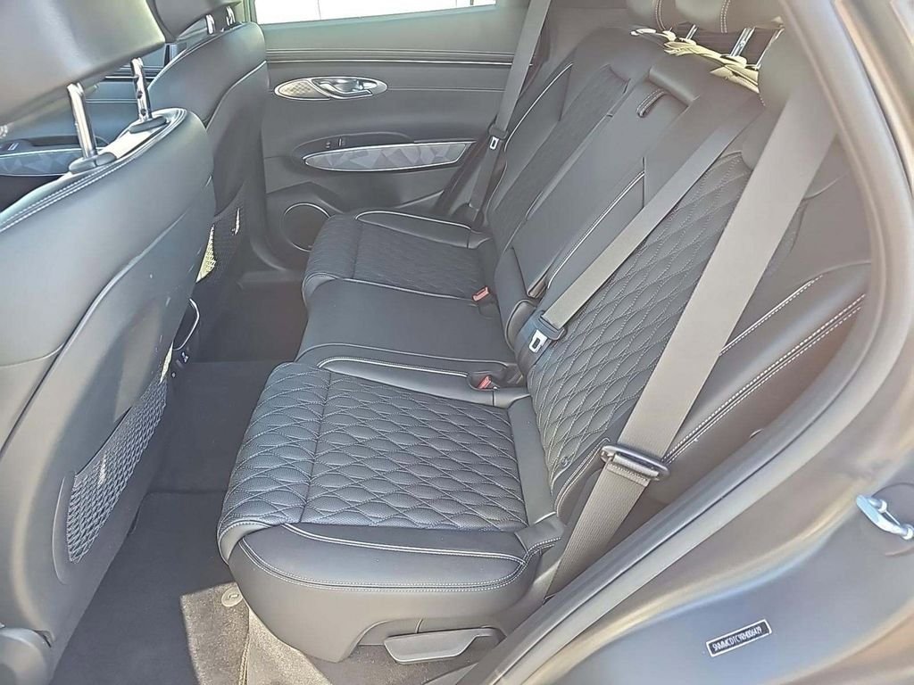 Used 2024 Genesis GV70 3.5T Sport w/ Sport Advanced Package image 23