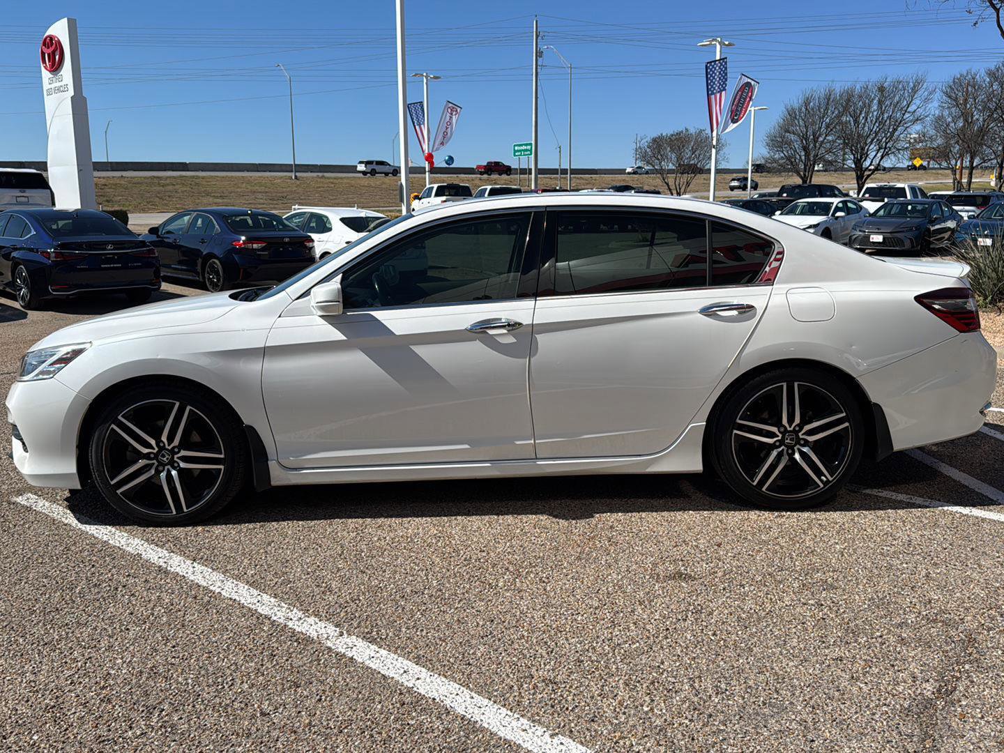 Used 2017 Honda Accord Touring image 7