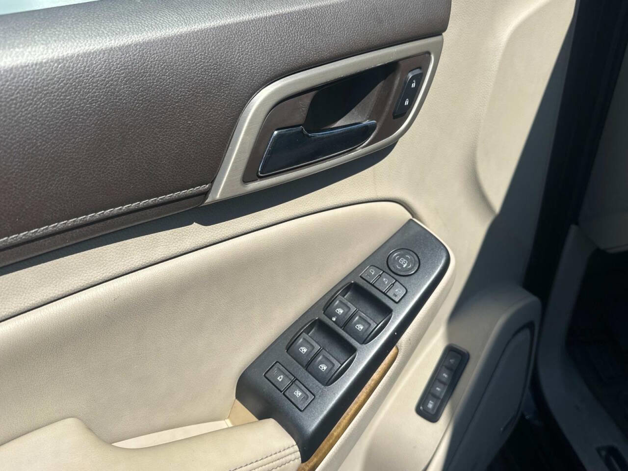 Used 2017 GMC Yukon XL Denali w/ Open Road Package image 12