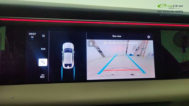 Used 2025 Porsche Macan Electric RWD image 47