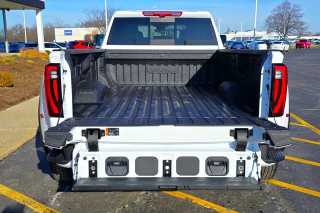 New 2026 GMC Sierra 3500 Denali w/ Denali Reserve Package image 8
