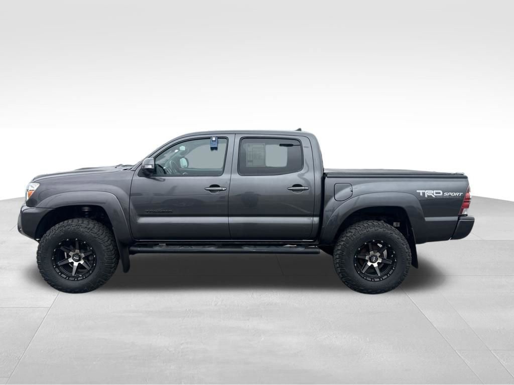 Used 2015 Toyota Tacoma 4x4 Double Cab w/ TRD Sport Package image 2