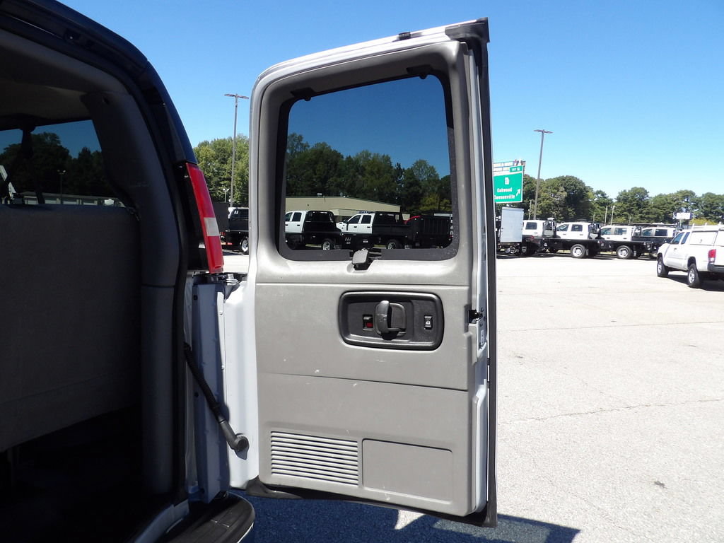Used 2017 Chevrolet Express 3500 LT w/ LT Preferred Equipment Group RWD image 49