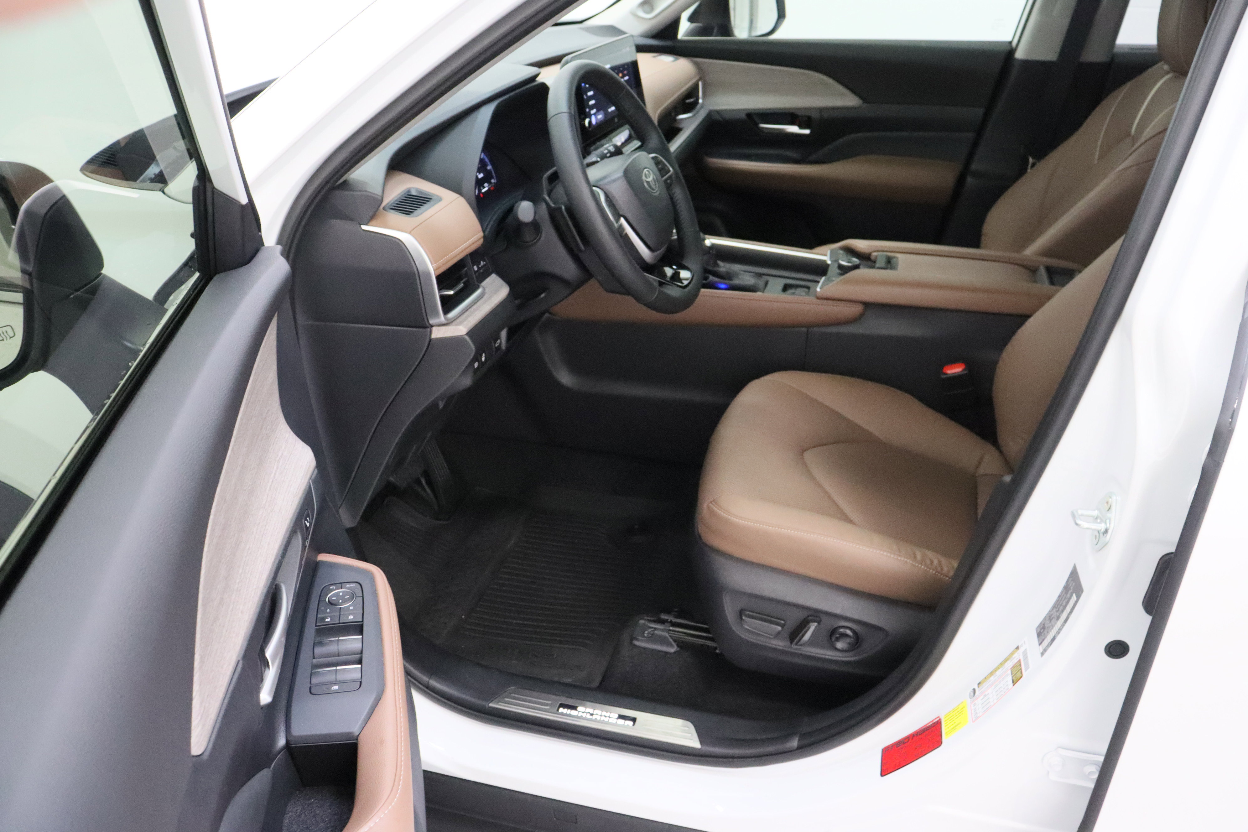 Certified 2026 Toyota Grand Highlander Platinum image 14