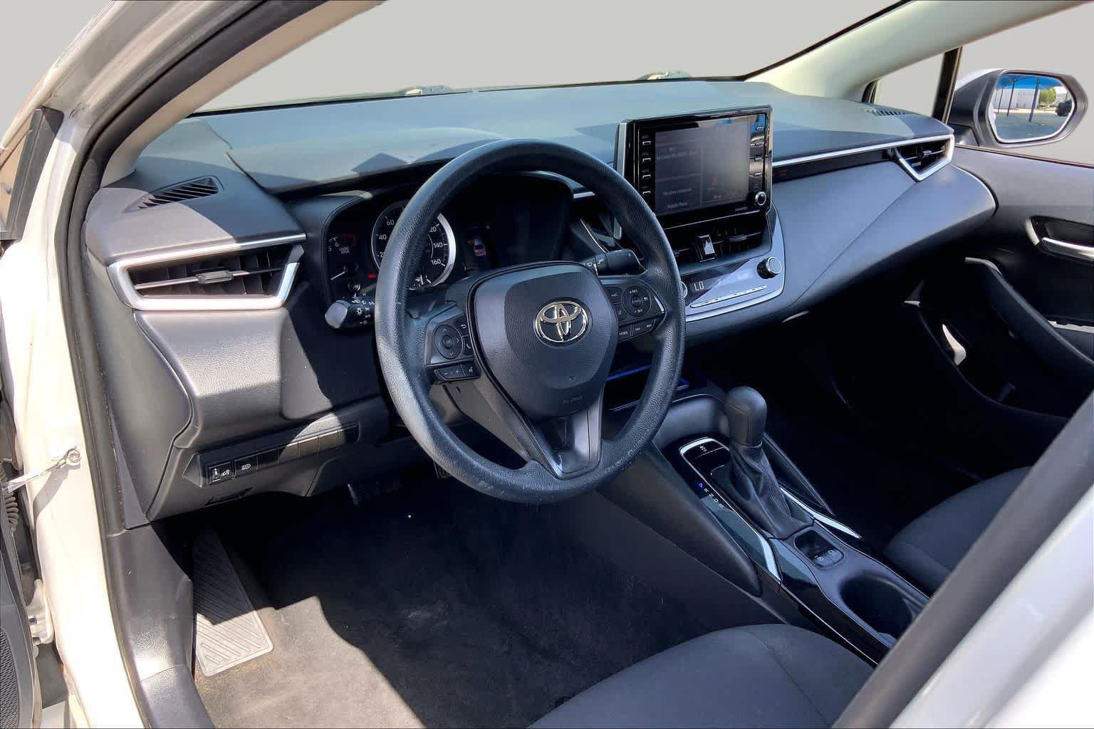 Used 2021 Toyota Corolla LE FWD image 17