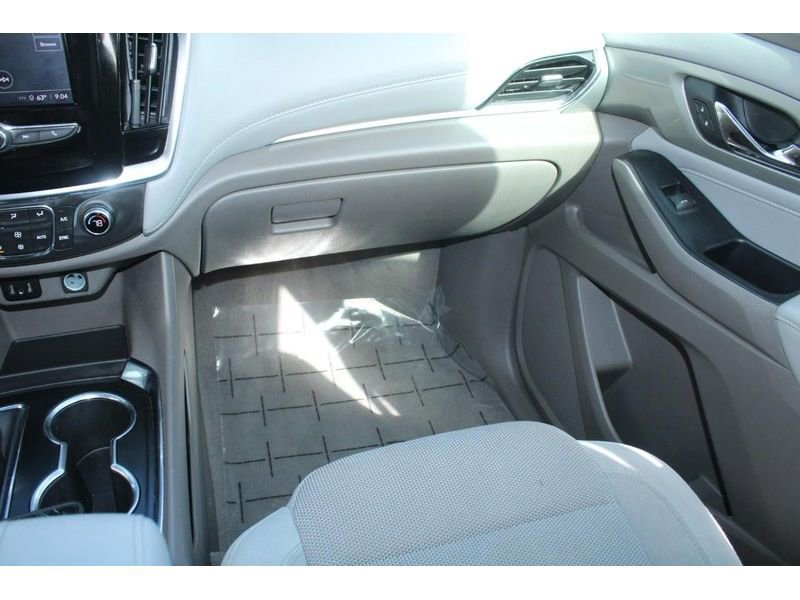 Used 2021 Chevrolet Traverse LT FWD image 19