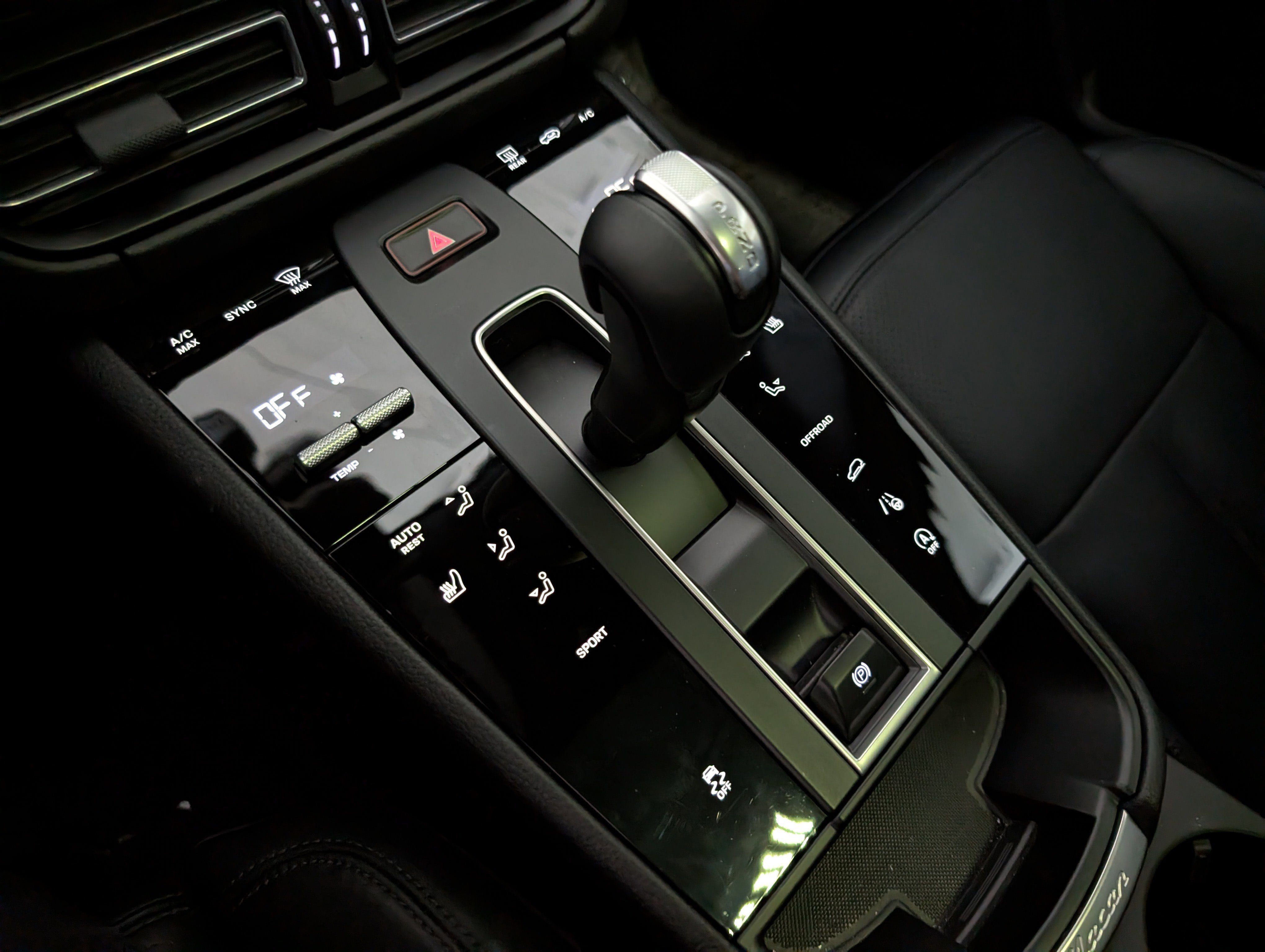 Used 2025 Porsche Macan image 37