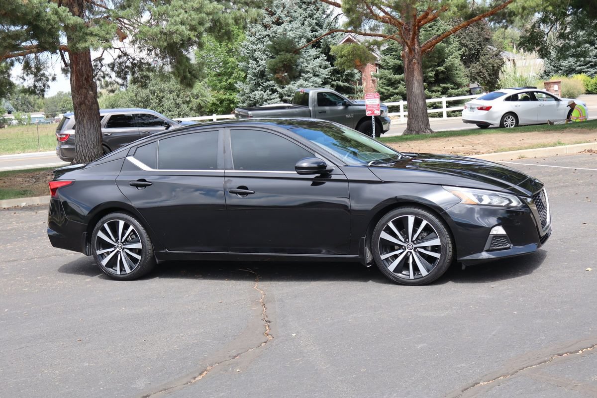 Used 2020 Nissan Altima 2.5 SR w/ Premium Package FWD image 2