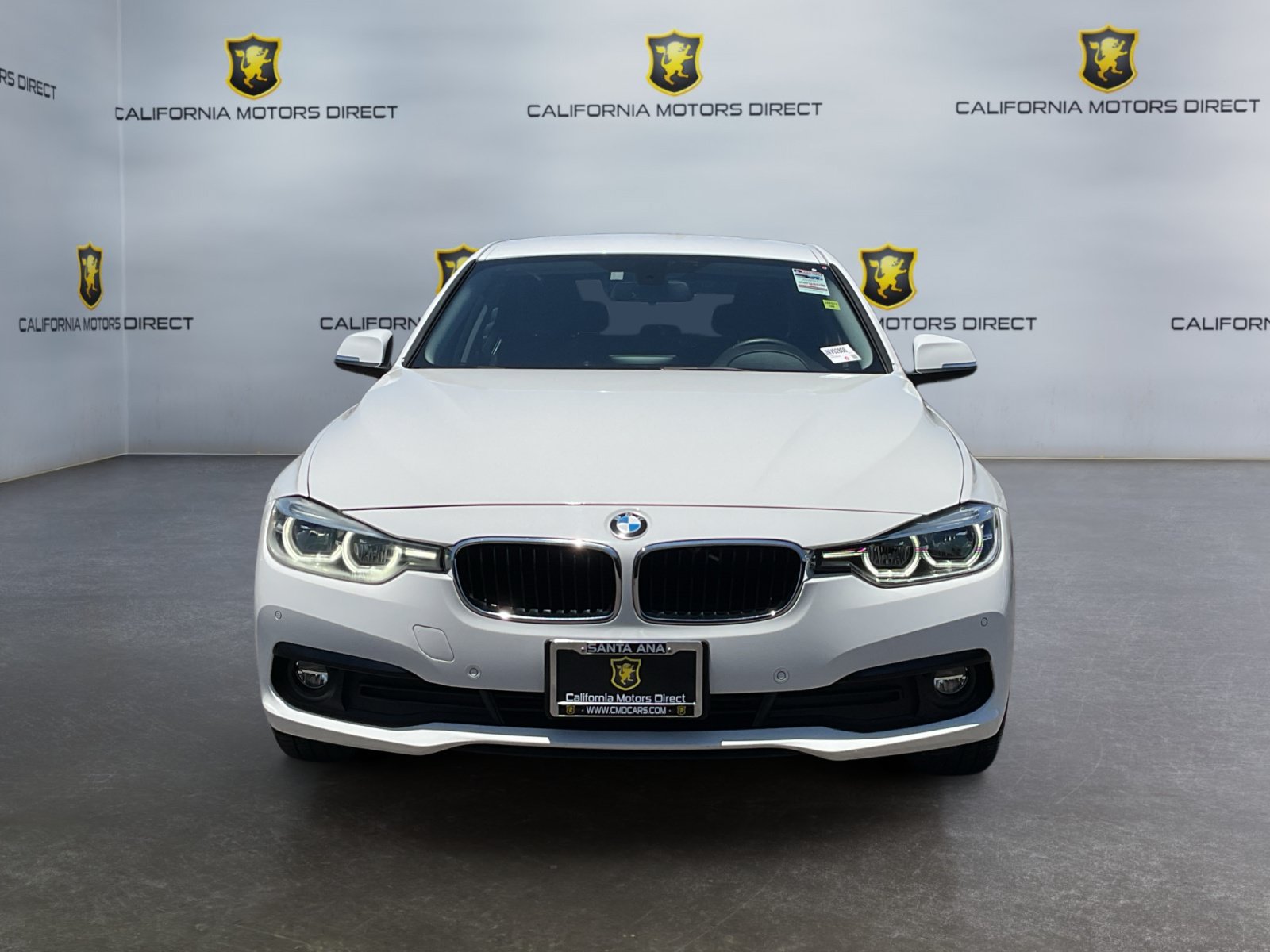 Used 2018 BMW 320i xDrive Sedan AWD/4WD image 2