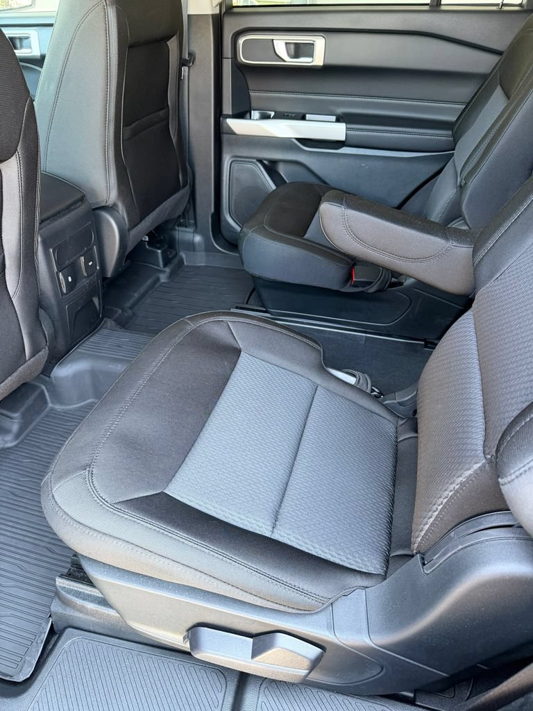 Used 2024 Ford Explorer XLT AWD/4WD image 8