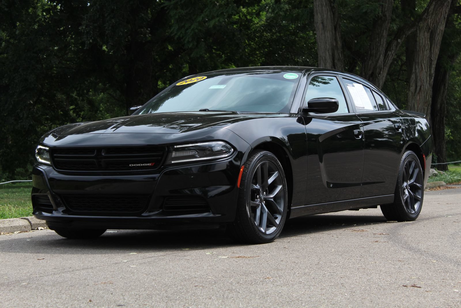 Used 2020 Dodge Charger SXT w/ Blacktop Package RWD image 3