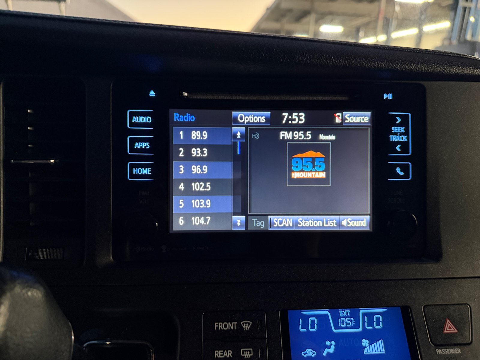 Used 2016 Toyota Sienna XLE FWD image 21