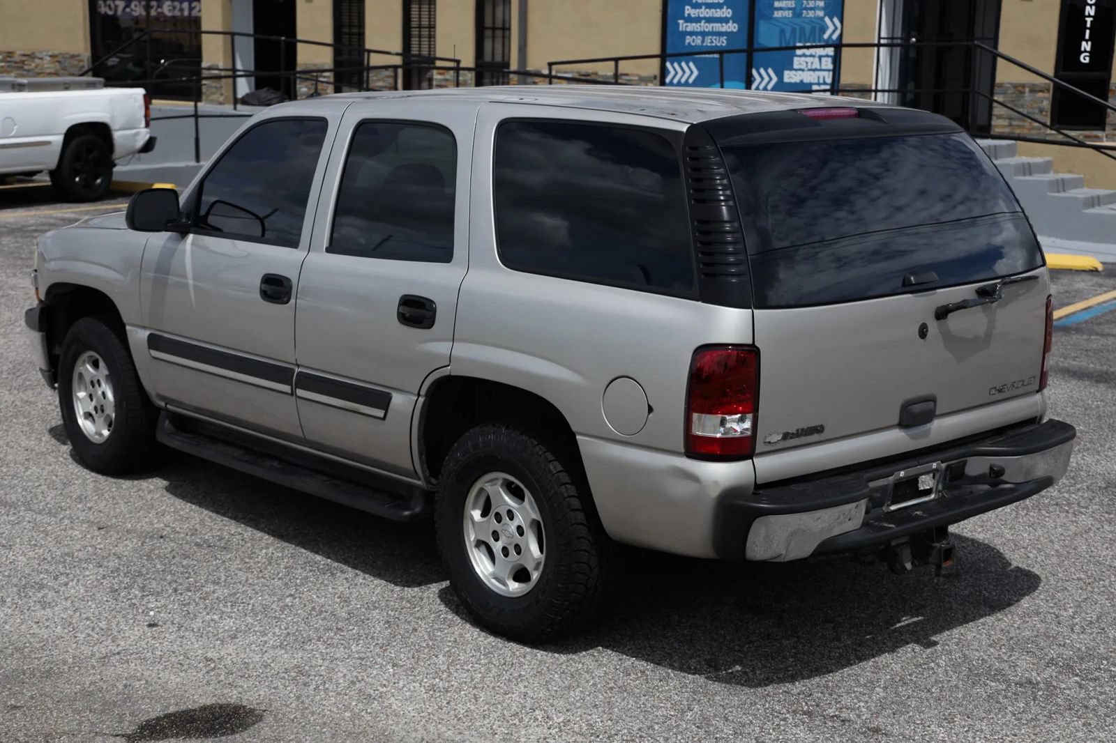Used 2005 Chevrolet Tahoe LS w/ Preferred Equipment Group RWD image 3