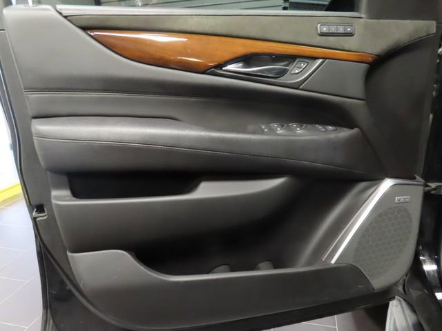 Used 2019 Cadillac Escalade Luxury image 10
