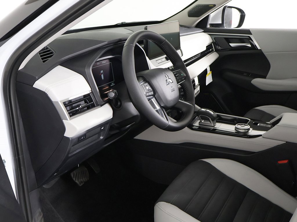 New 2025 Mitsubishi Outlander SE image 27